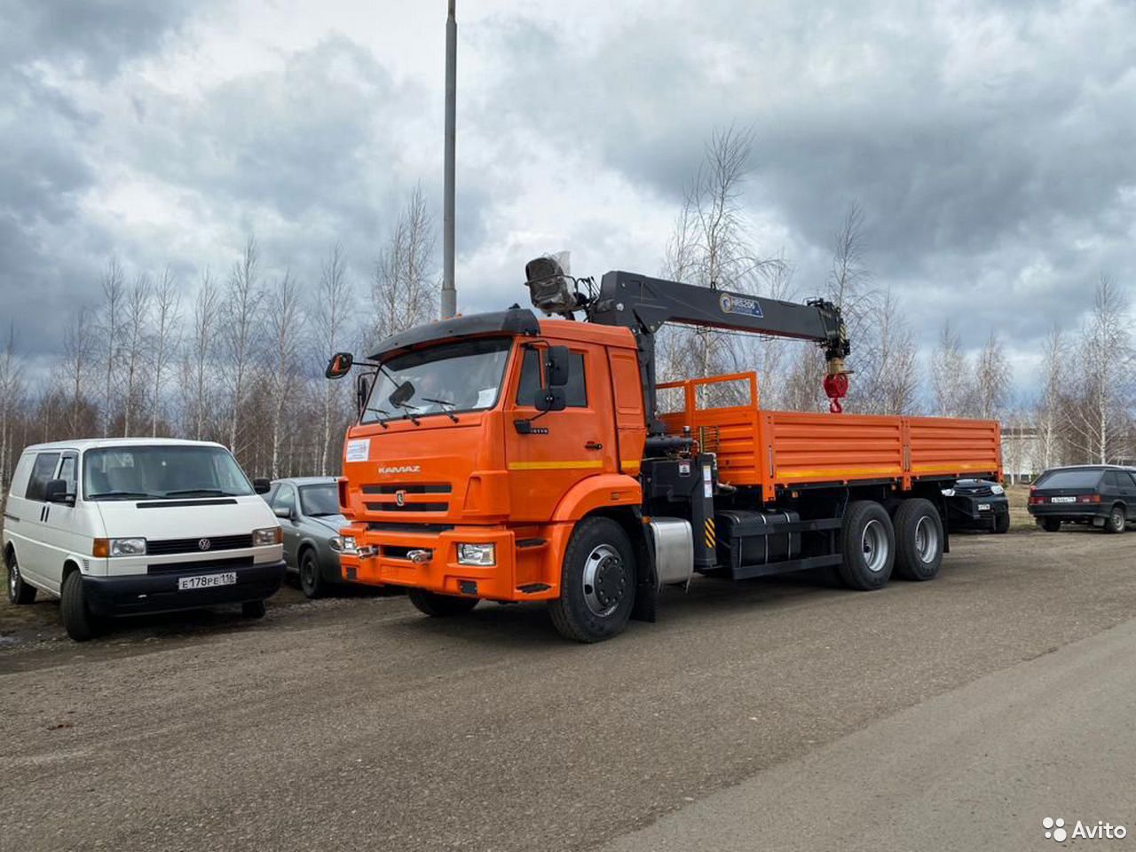 Бортовой грузовик с КМУ КамАЗ