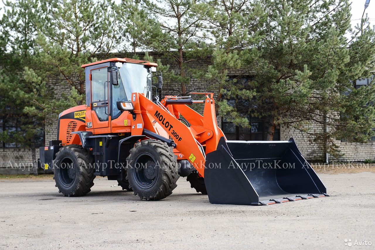 Фронтальный погрузчик MOLOT 300F