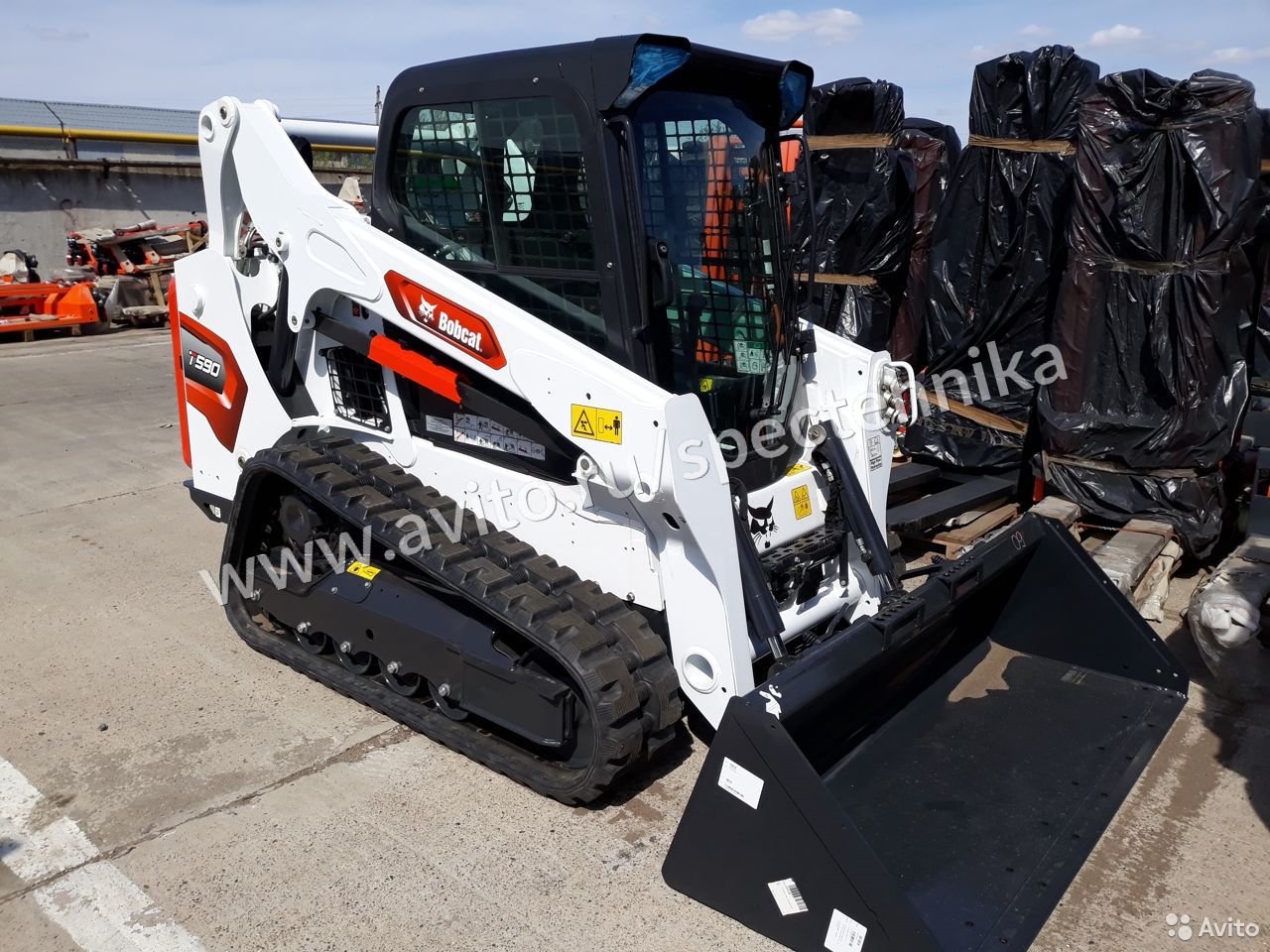 Гусеничный мини-погрузчик Bobcat T590