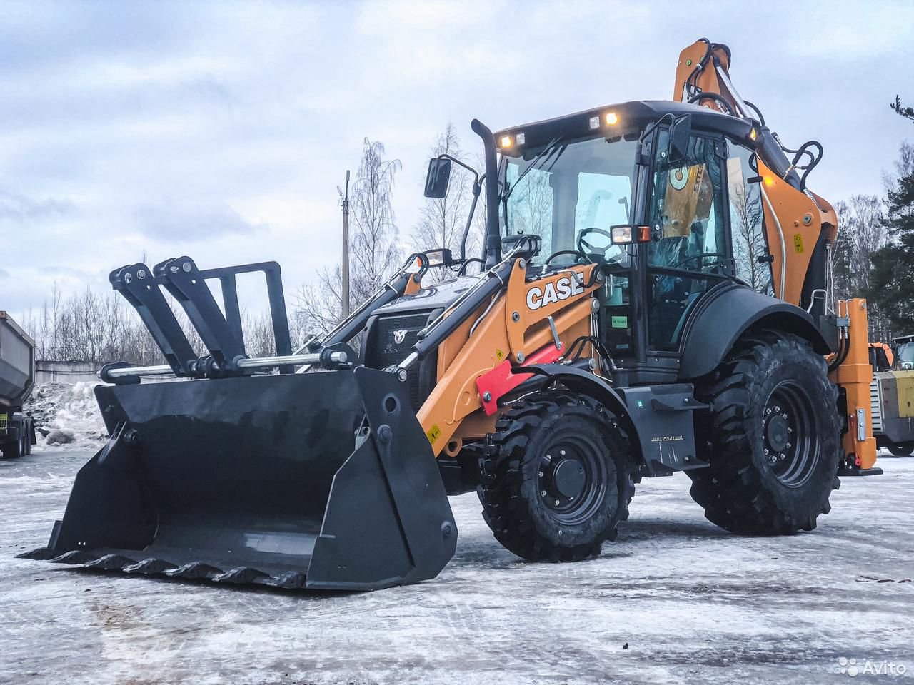 Экскаватор-погрузчик Case 580ST (Volvo BL71)