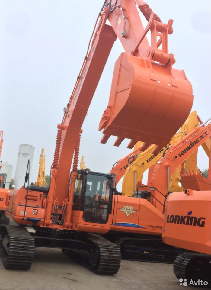 Гусеничный экскаватор Lonking CDM 6225