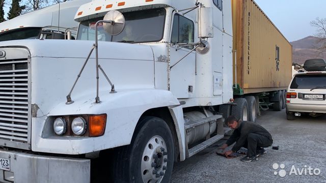 Седельный тягач Freightliner FLD