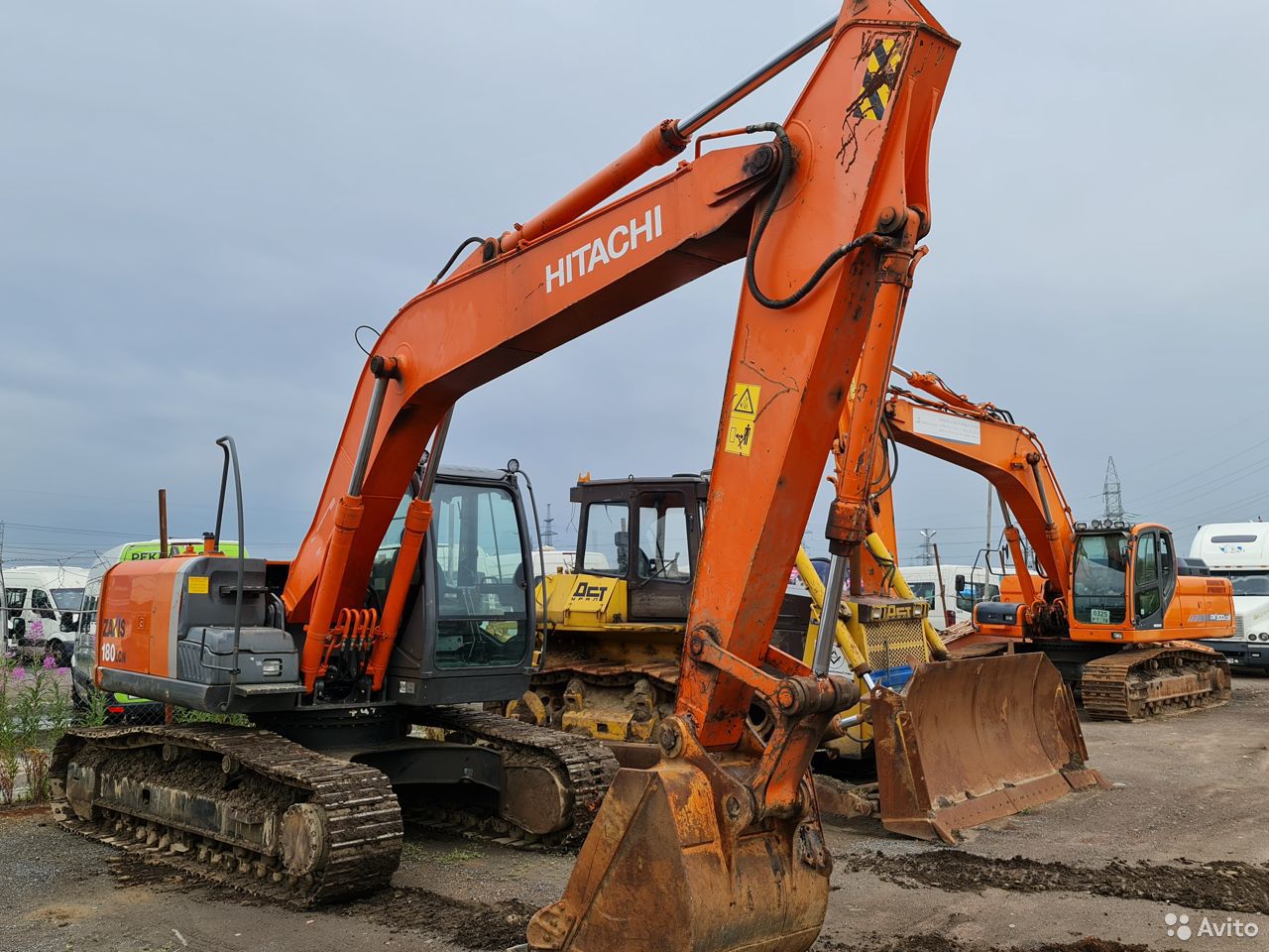 Гусеничный экскаватор Hitachi ZX180 LCN
