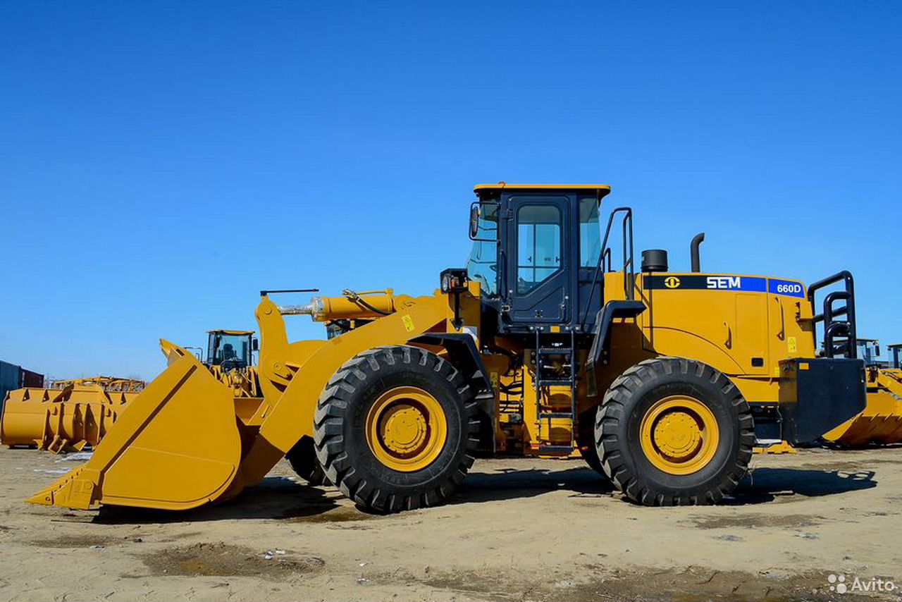 Фронтальный погрузчик SEM 660D