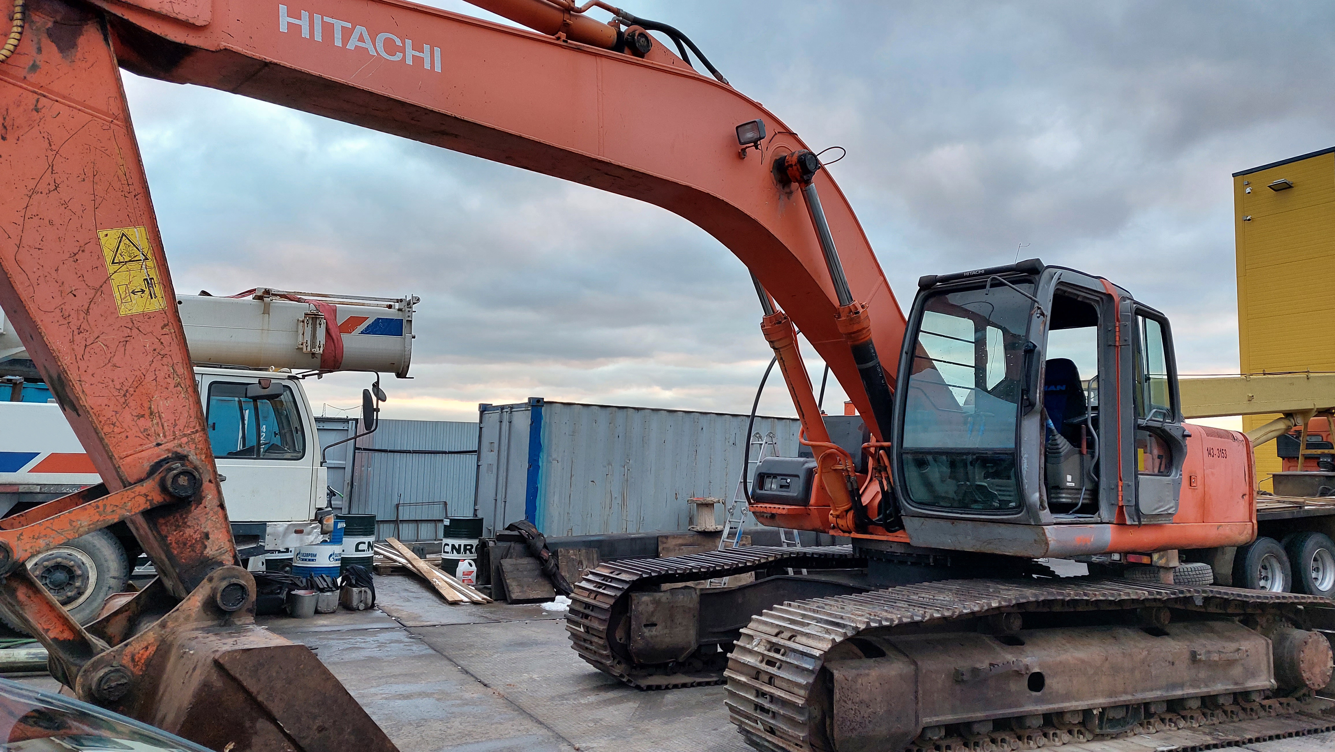 Гусеничный экскаватор Hitachi ZX270LC