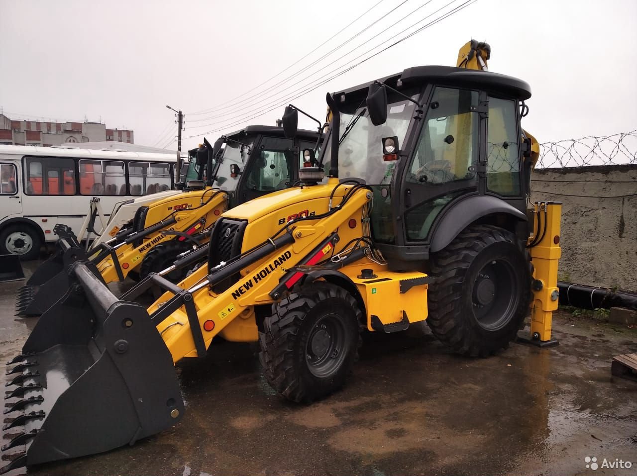 Экскаватор-погрузчик New Holland B80B