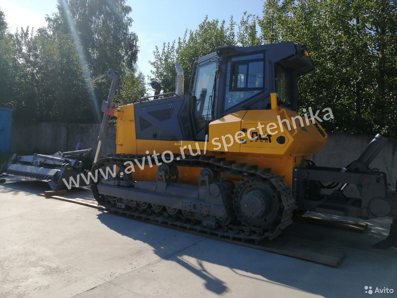 Гусеничный бульдозер ДСТ-Урал D9.0101