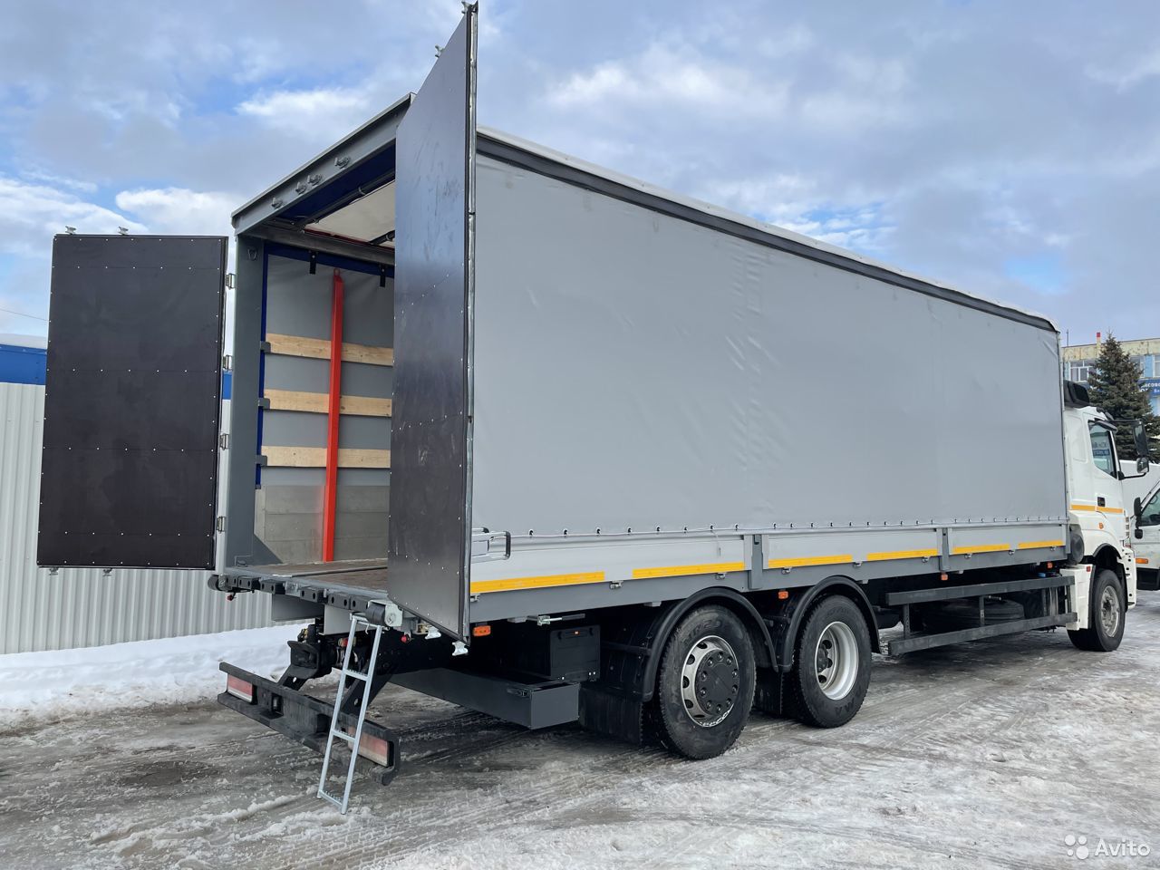 Тентованный грузовик КамАЗ 65208-1002-87(S5)