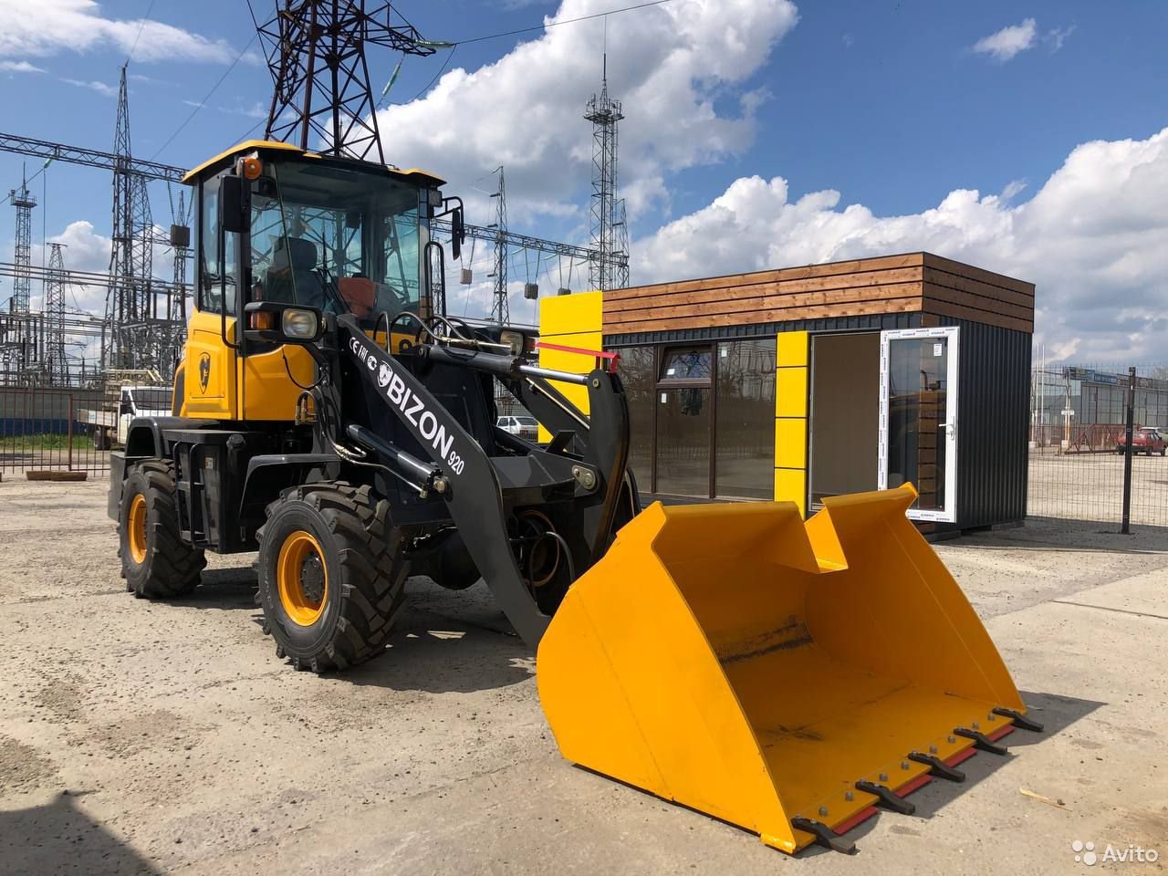 Фронтальный погрузчик BIZON 920
