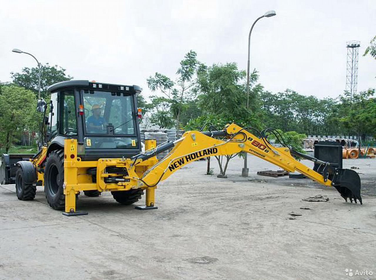 Экскаватор-погрузчик New Holland B80B