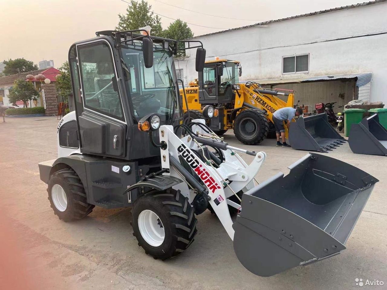 Фронтальный погрузчик GoodWork LX100F