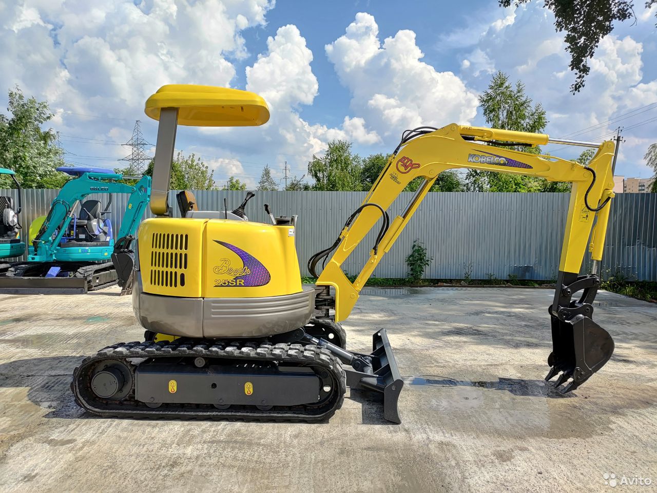 Мини-экскаватор Kobelco SK25 Bietle