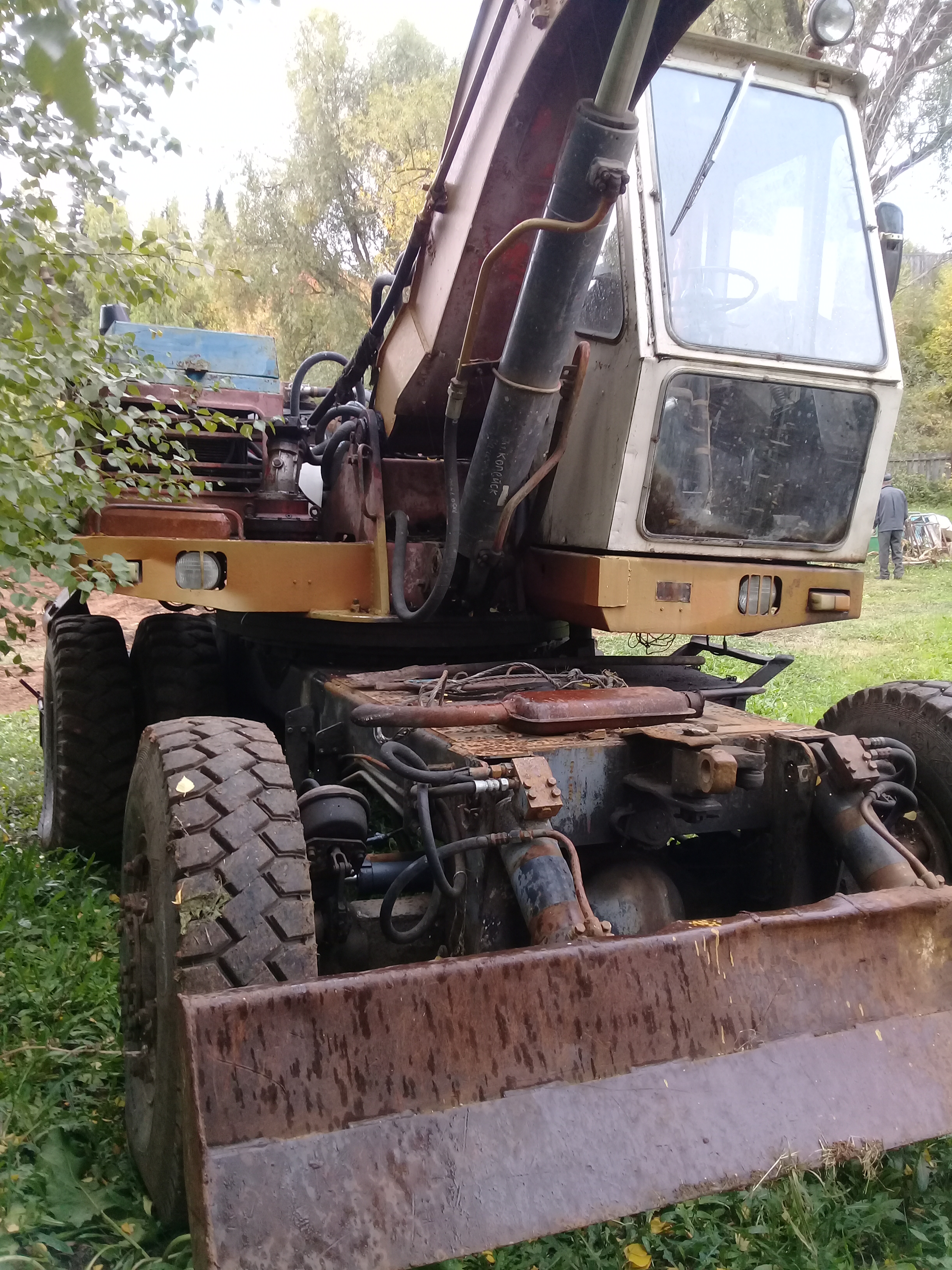 Колесный экскаватор ТверьСтройМаш ЭО-3323А
