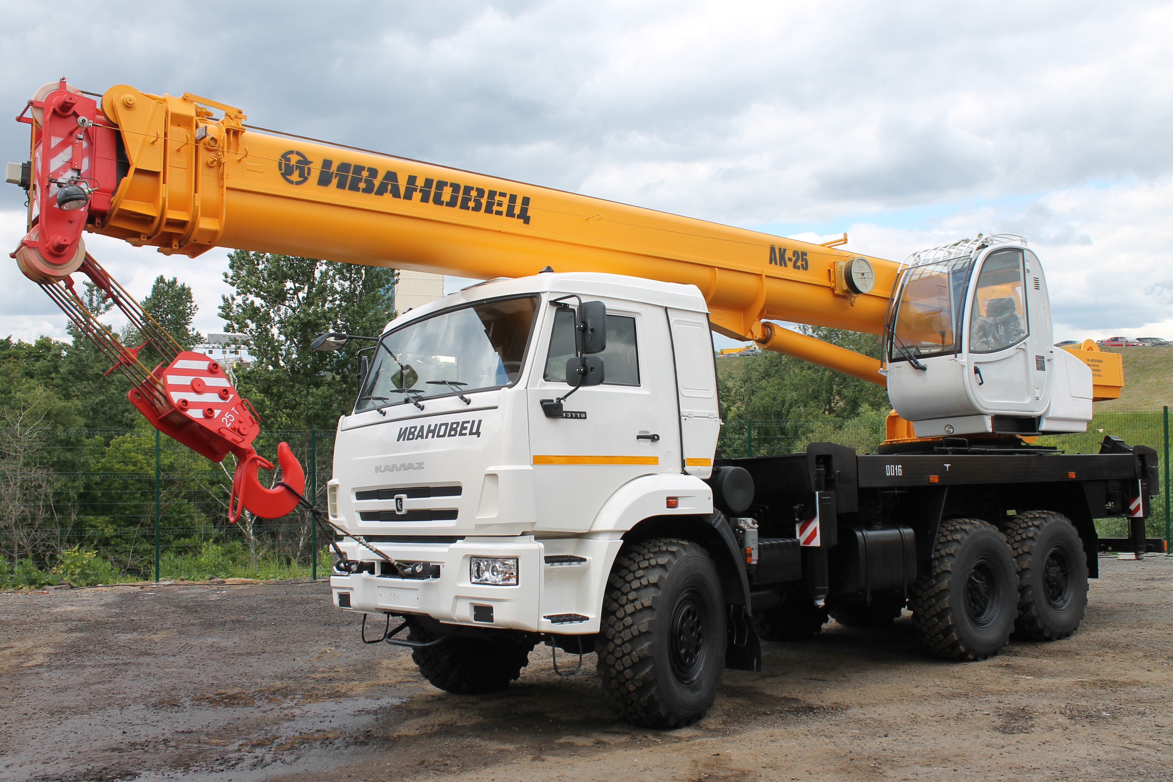Автокран Ивановец КС-45717К-3Р на шасси КамАЗ 43118