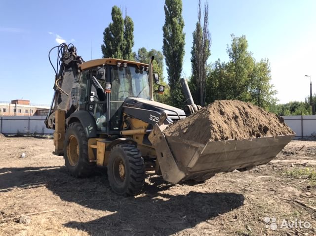 Экскаватор-погрузчик John Deere