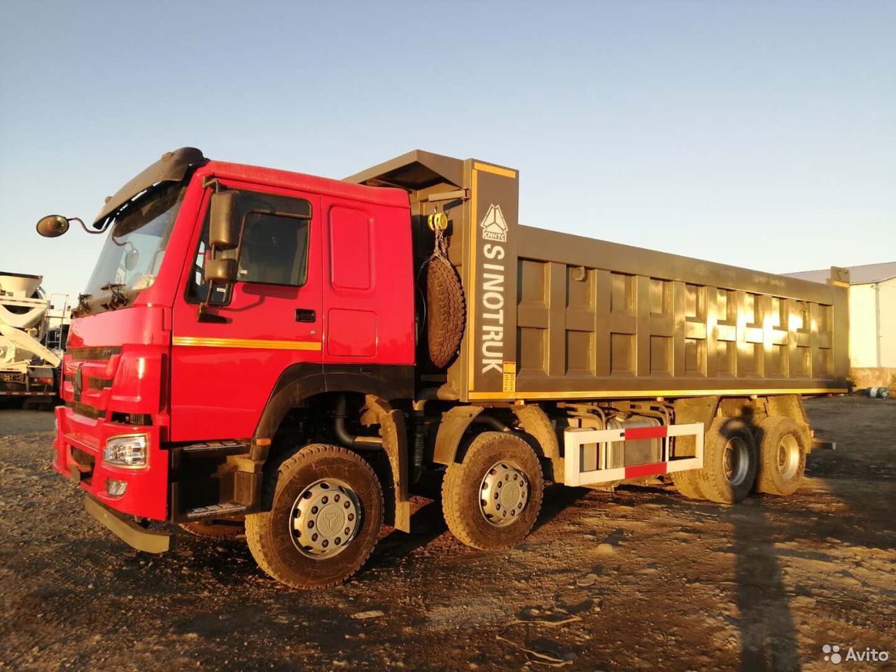 Самосвал HOWO HW76