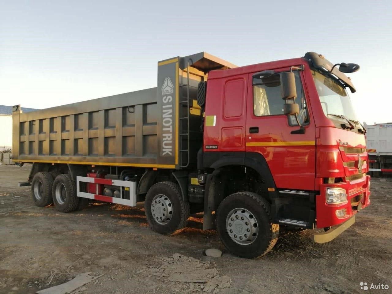 Самосвал HOWO HW76