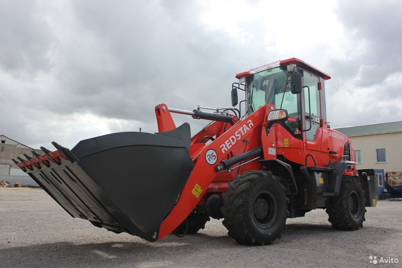 Фронтальный погрузчик Redstar 200S