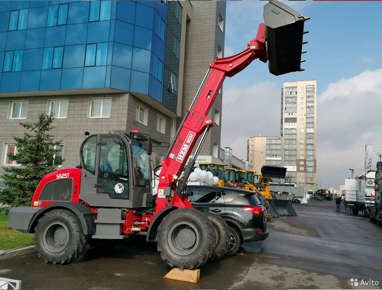 Телескопический погрузчик HZM S825T