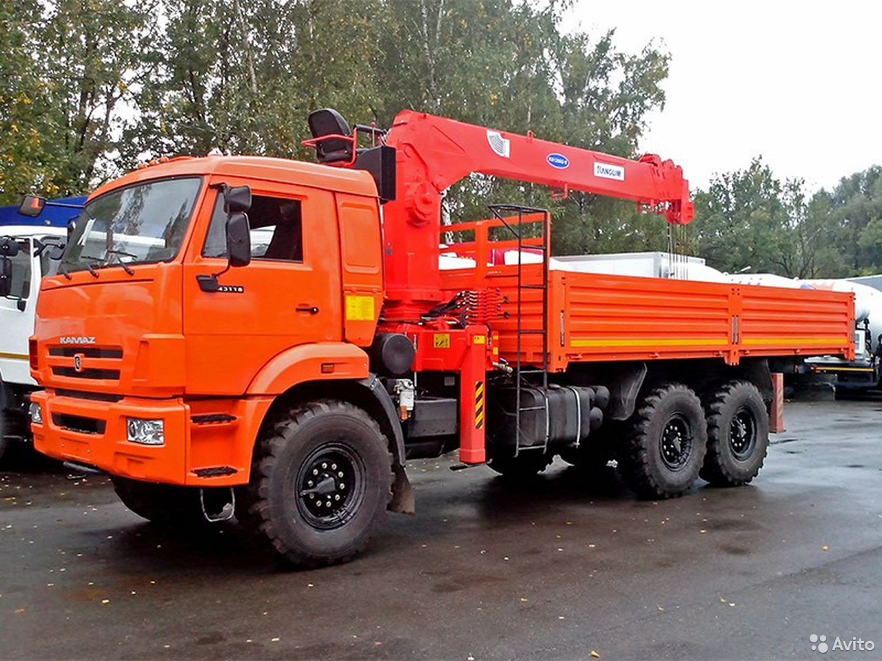 Бортовой грузовик с КМУ КамАЗ 43118 с КМУ Kanglim 1256