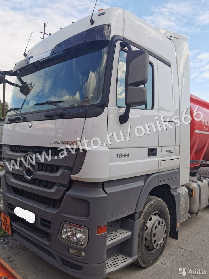 Седельный тягач Mercedes-Benz Actros 1844