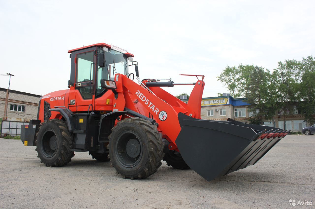 Фронтальный погрузчик Redstar 2500GT