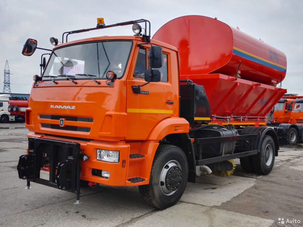 Комбинированная дорожная машина КО-806-40 на шасси КамАЗ 53605