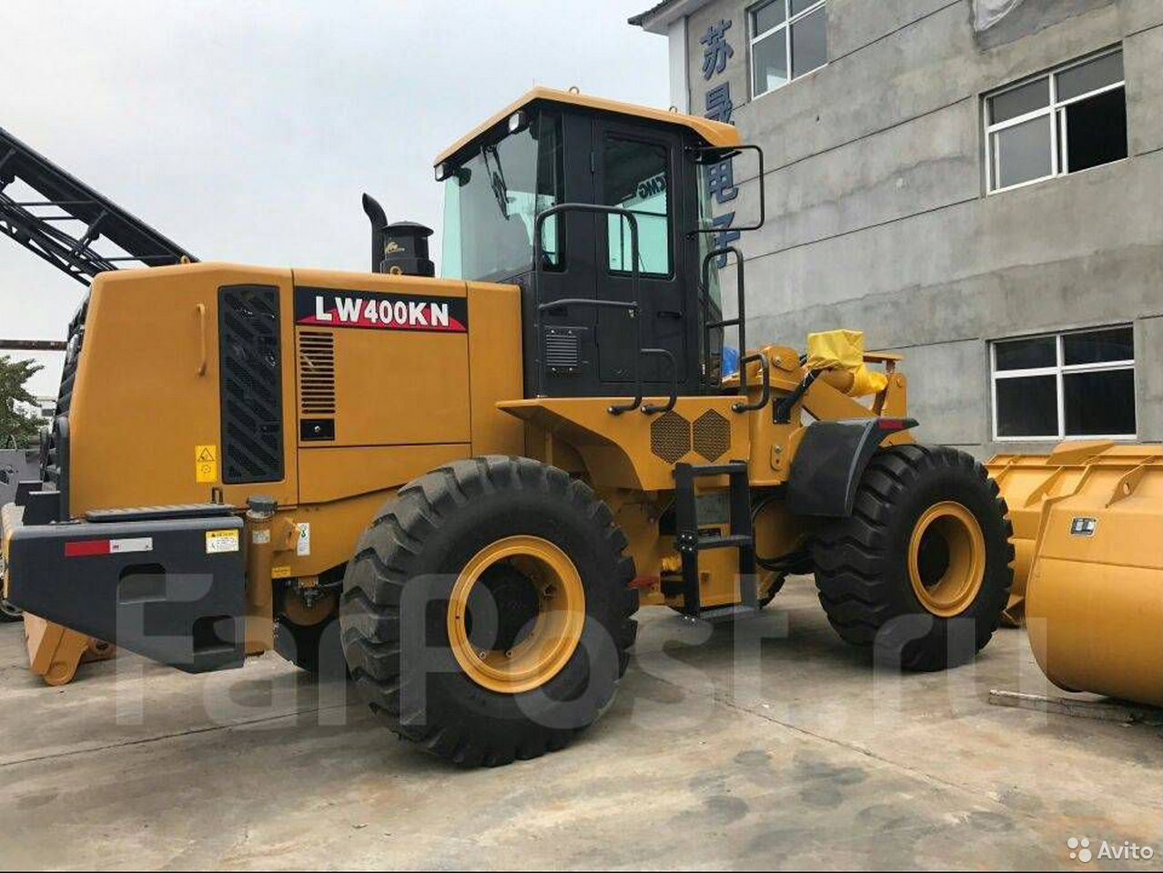 Фронтальный погрузчик XCMG LW400KN