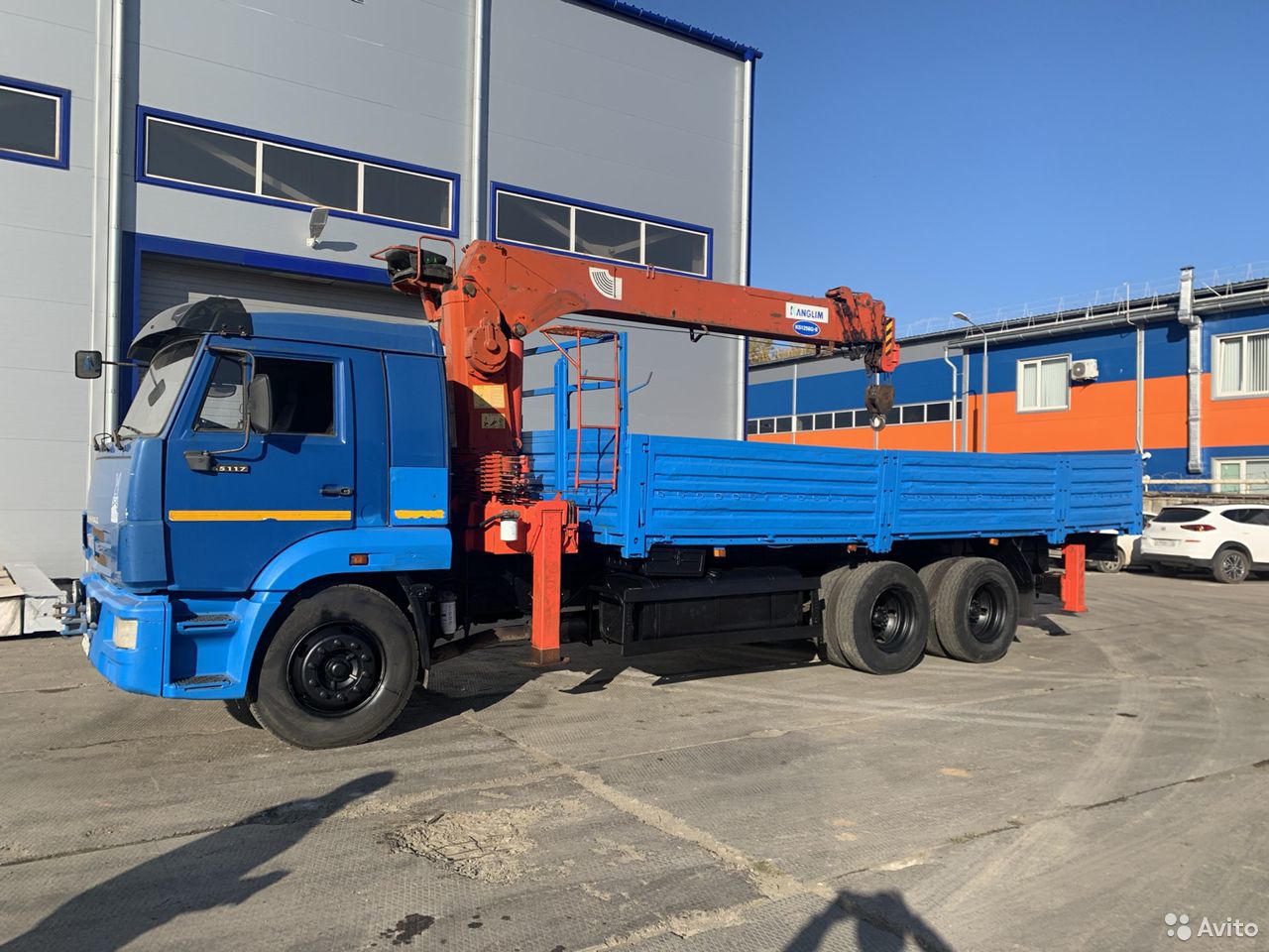 Бортовой грузовик с КМУ КамАЗ 65117