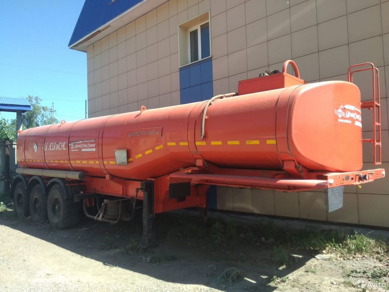 Полуприцеп бензовоз УралСпецТранс 94651К