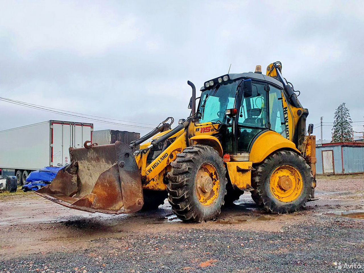Экскаватор-погрузчик New Holland W270