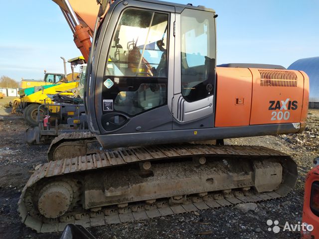 Гусеничный экскаватор Hitachi ZX 200-3