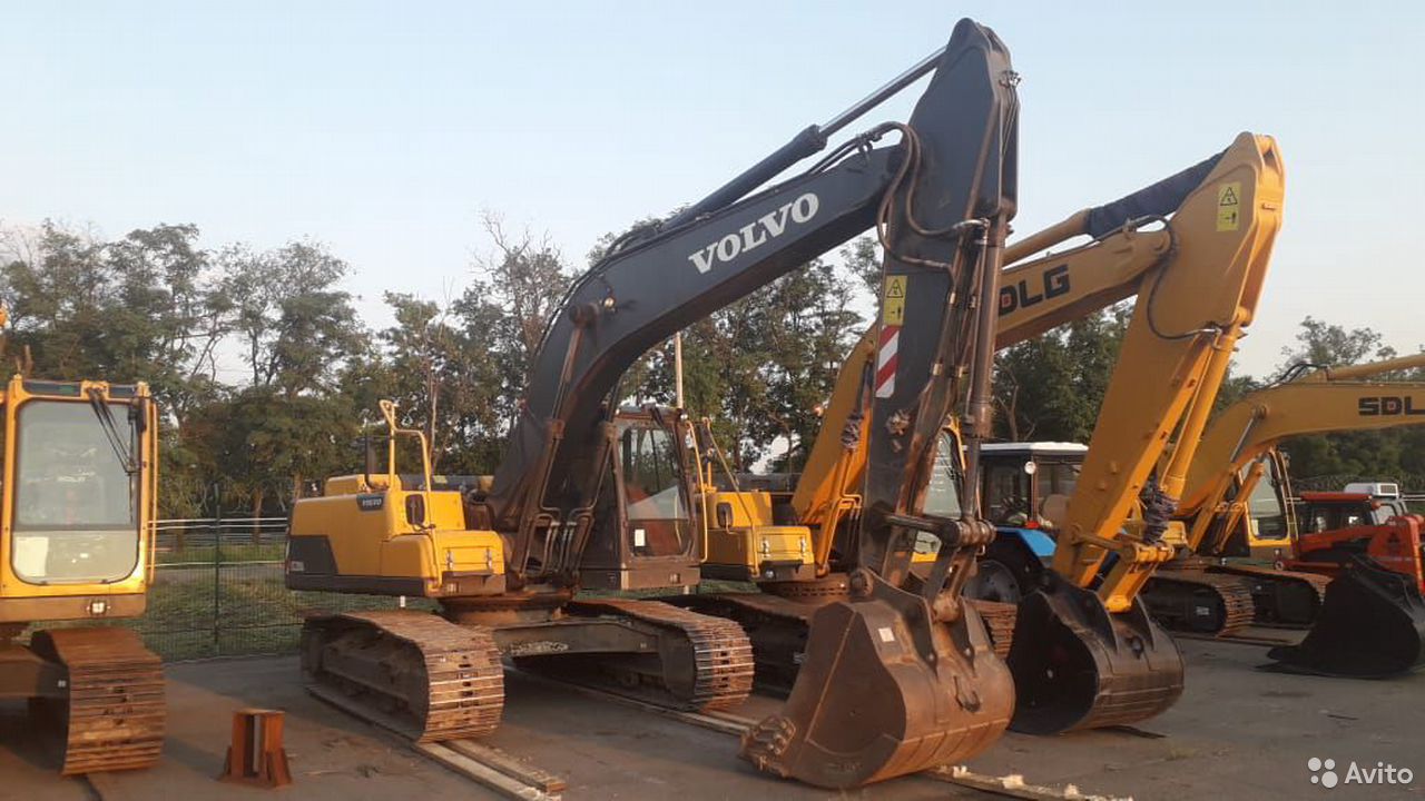 Гусеничный экскаватор Volvo EC220DL