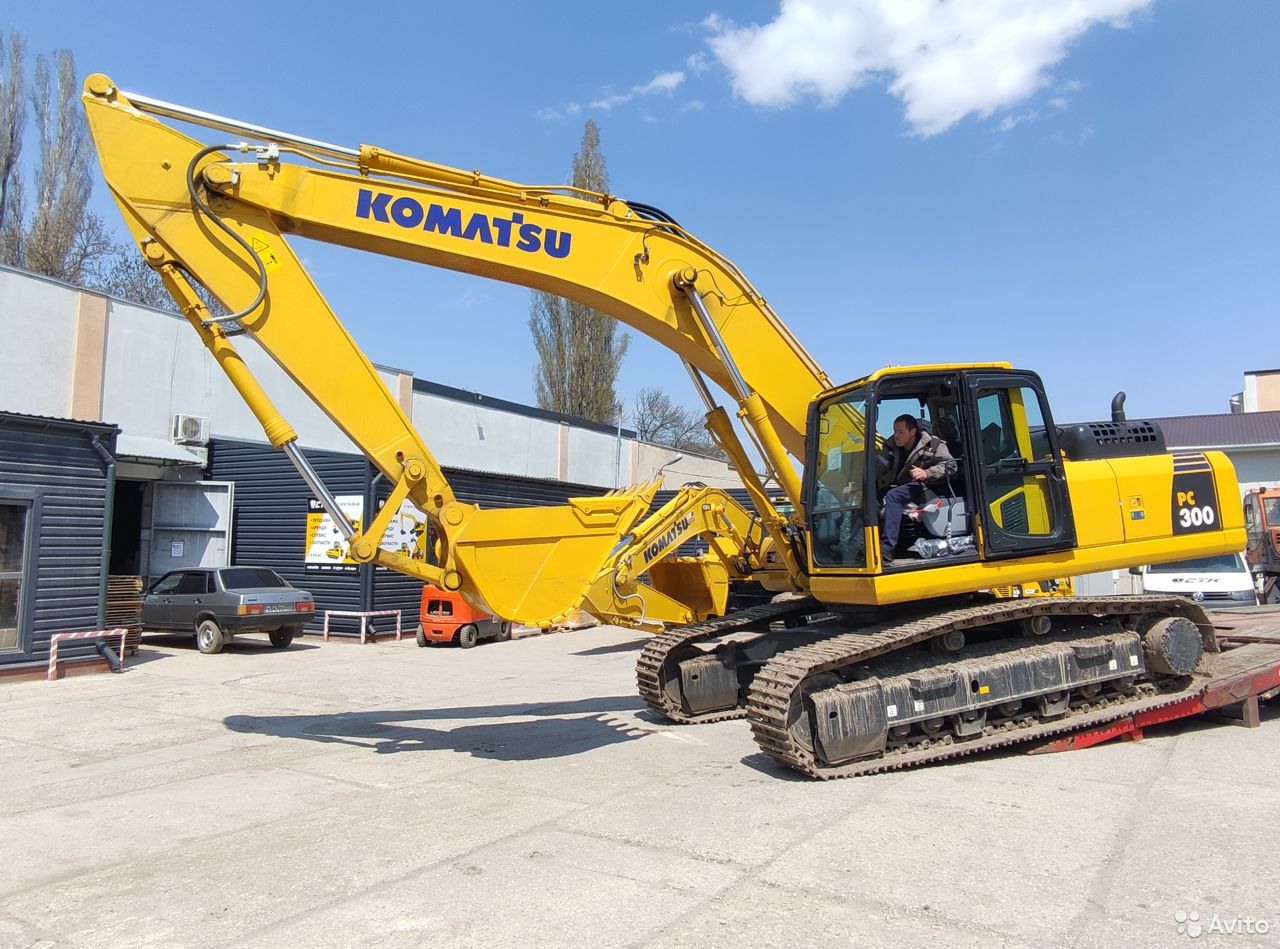 Гусеничный экскаватор Komatsu PC300-8M0
