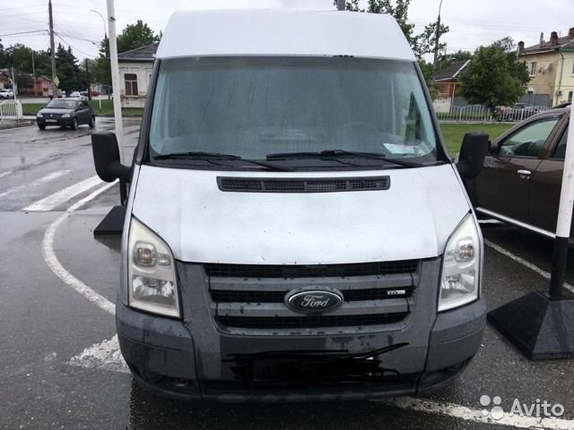 Цельнометаллический фургон Ford Transit