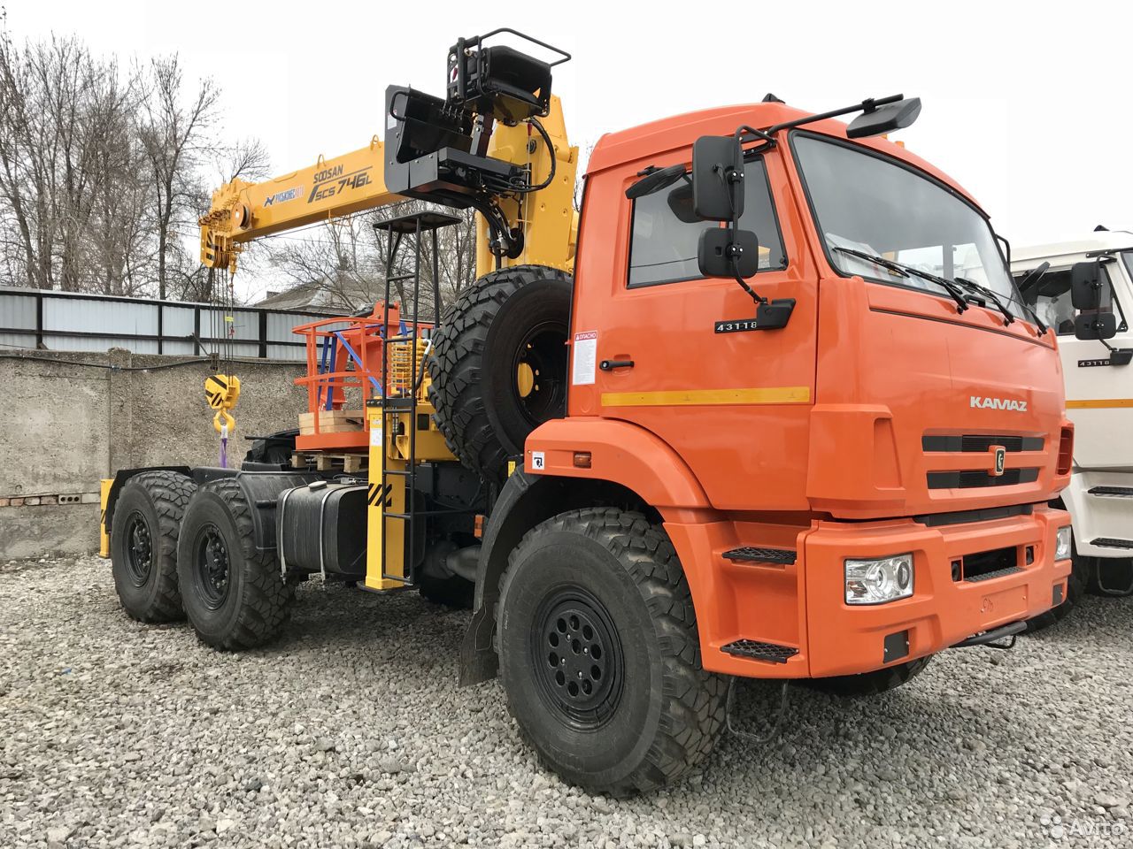 Седельный тягач КамАЗ 43118 c КМУ Soosan 736