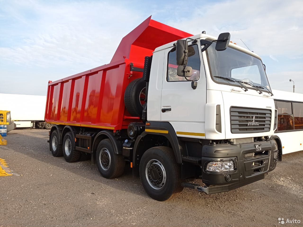 Самосвал МАЗ 6516