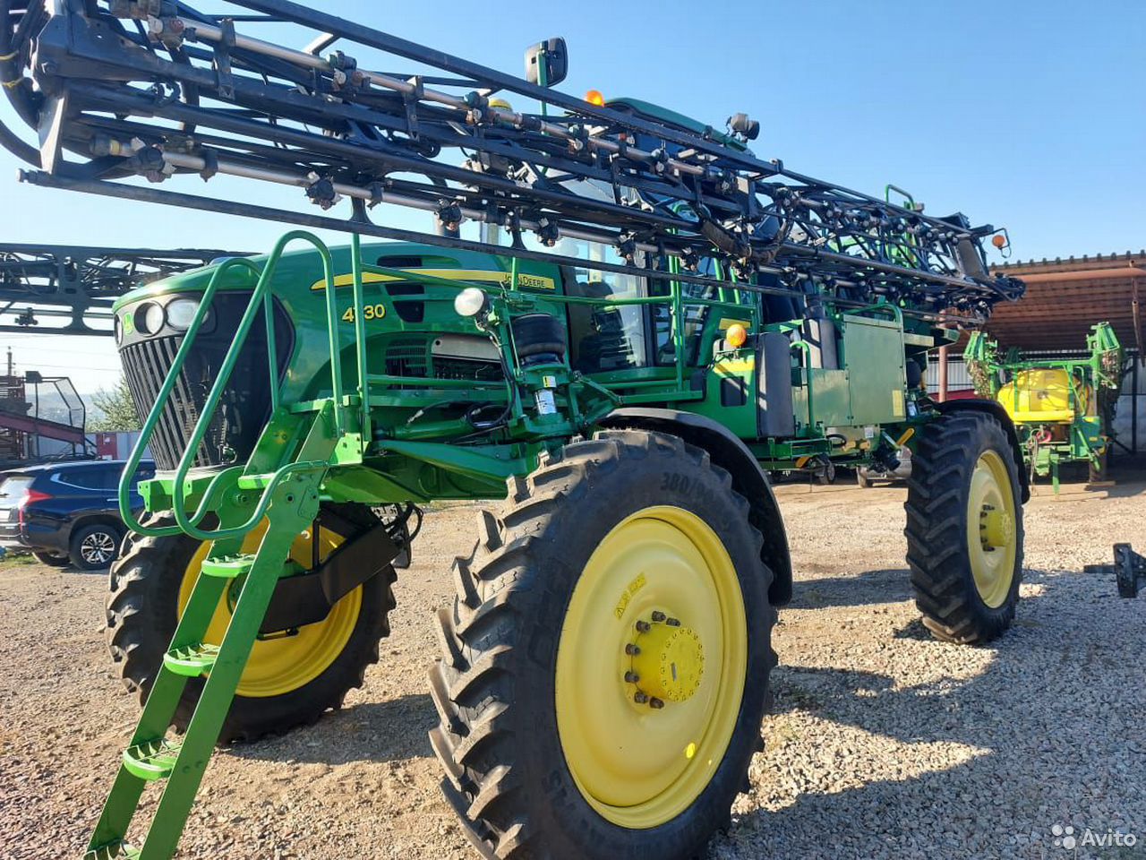 Самоходный опрыскиватель John Deere 4730