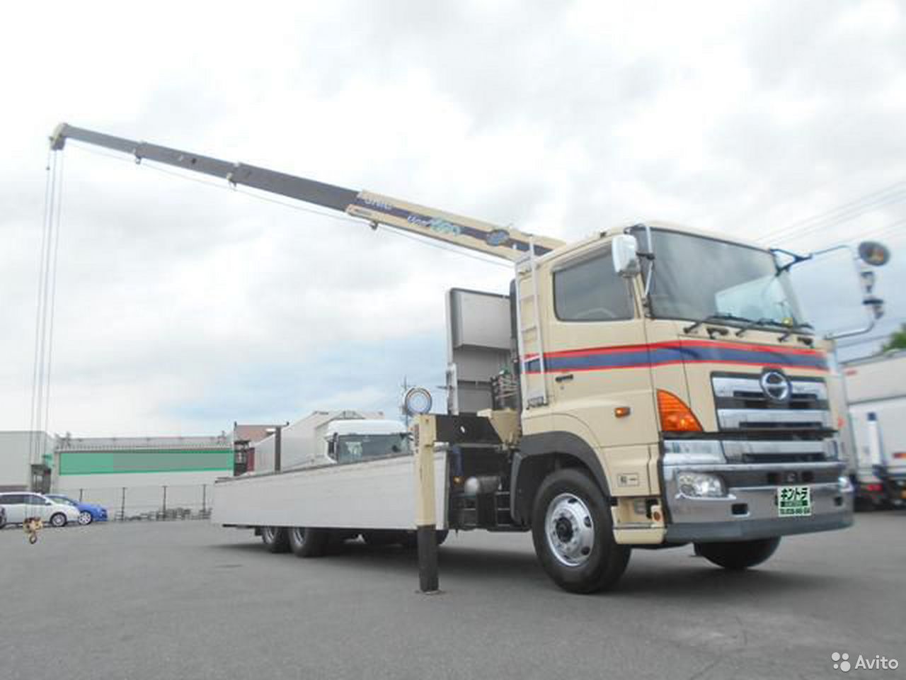 Бортовой грузовик с КМУ HINO Profia