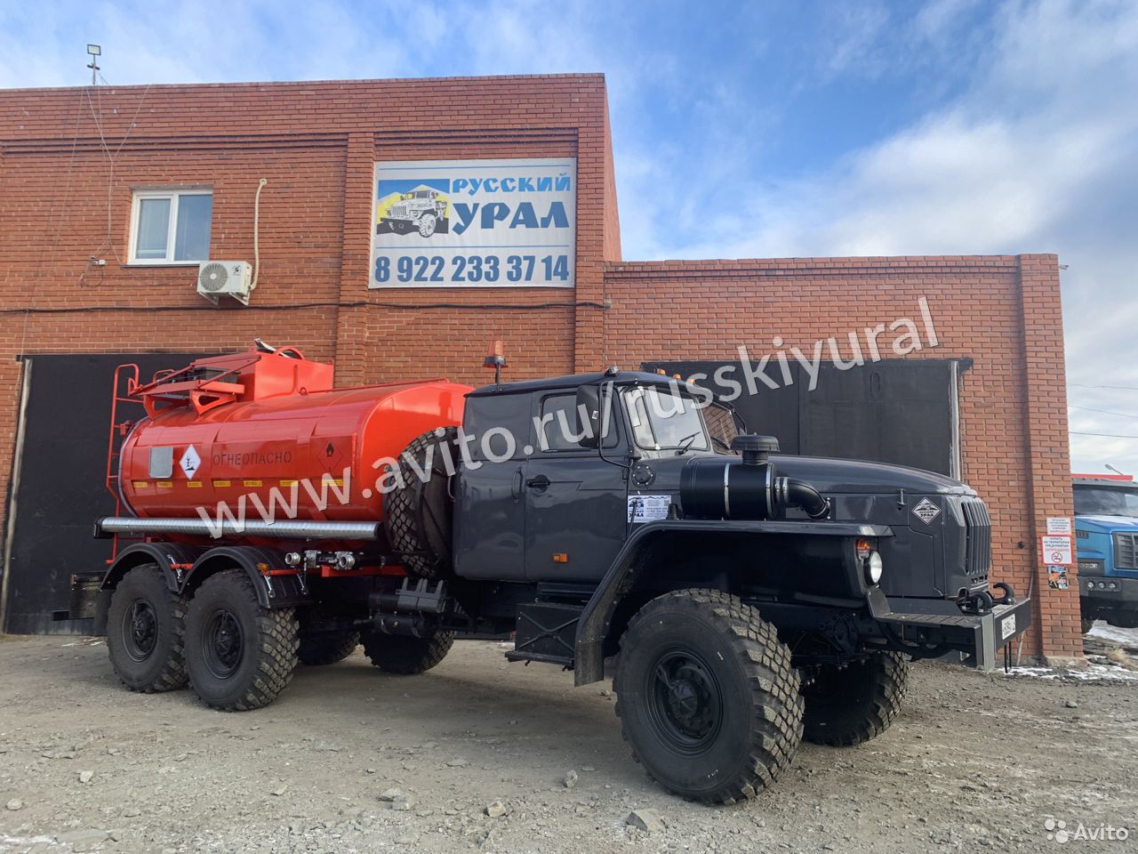 Бензовоз УРАЛ АТЗ-10