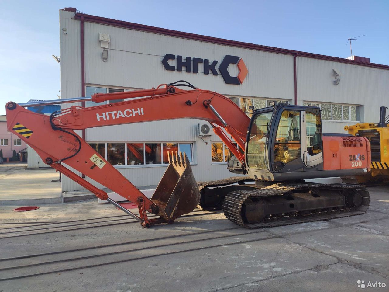Гусеничный экскаватор Hitachi ZX200-3