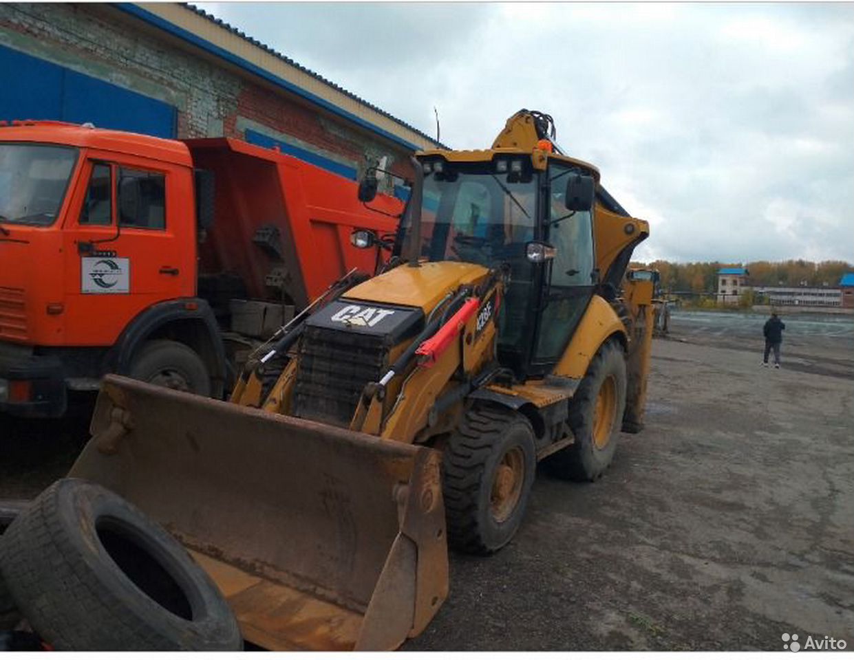 Экскаватор-погрузчик Caterpillar 216В