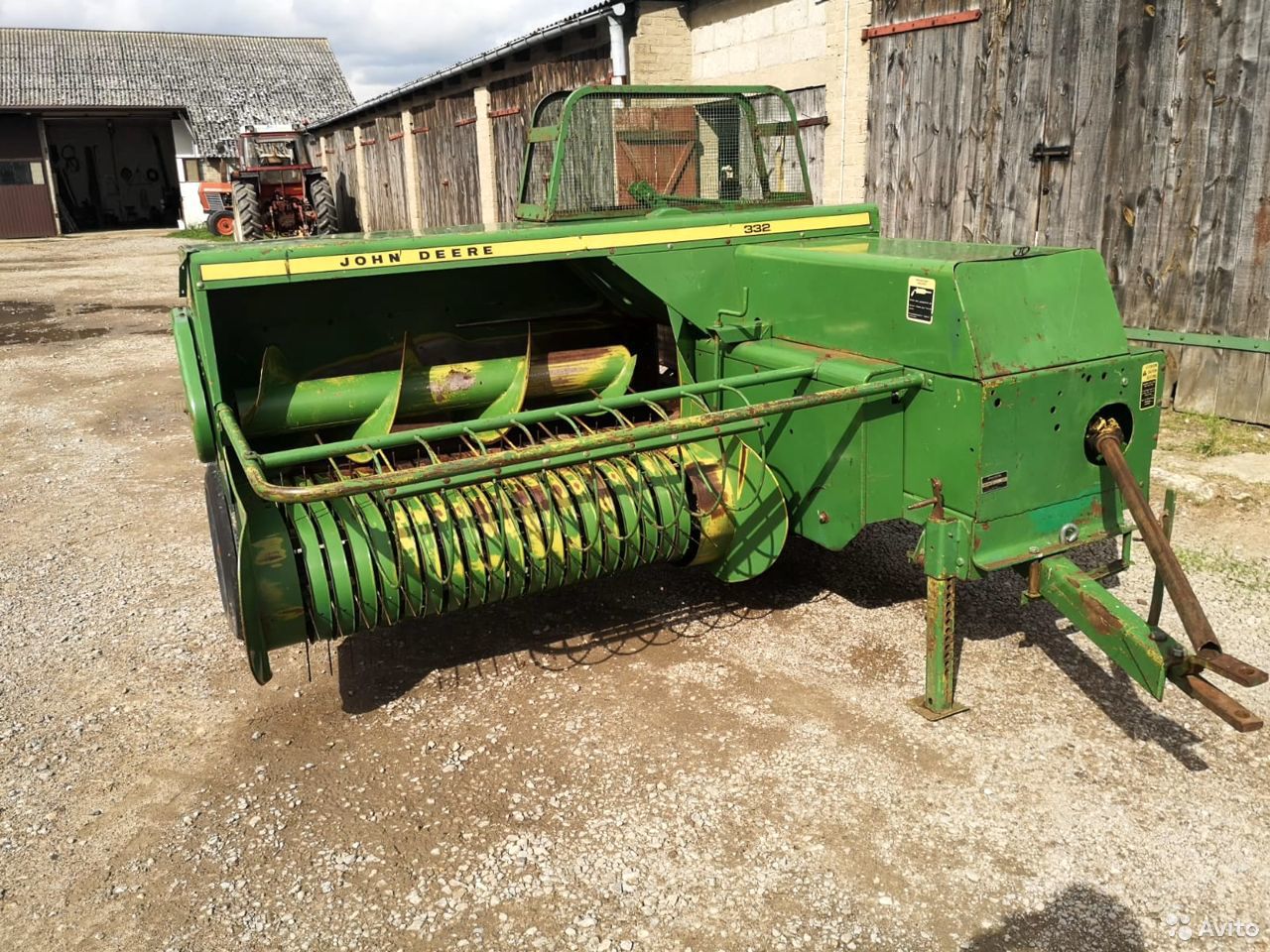 Пресс-подборщик John Deere 332