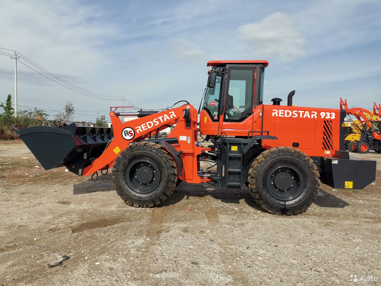 Фронтальный погрузчик Redstar 933