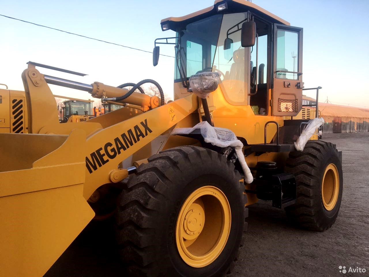 Фронтальный погрузчик MegaMax GX946