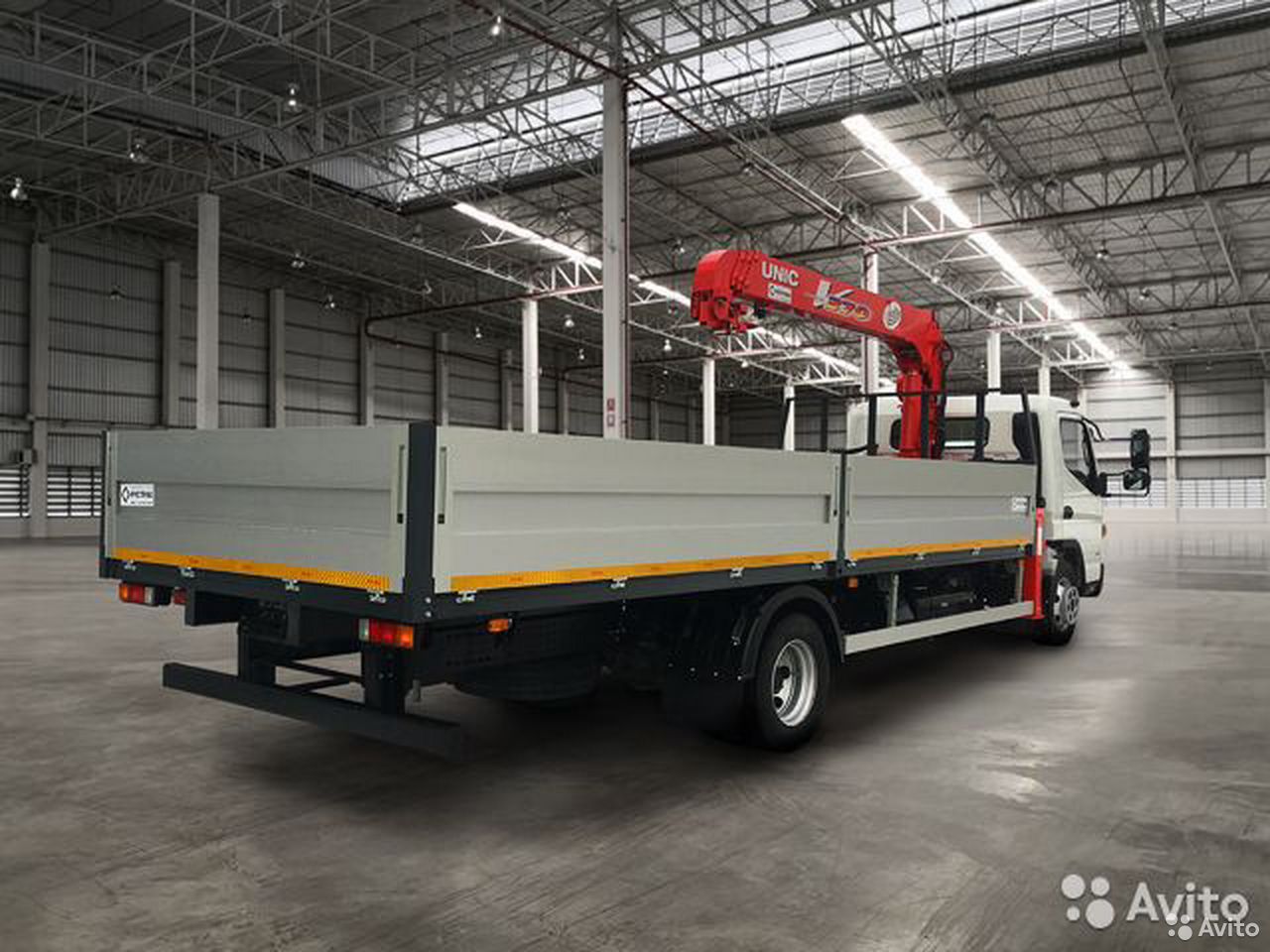 Бортовой грузовик с КМУ Fuso Canter с КМУ Unic 374