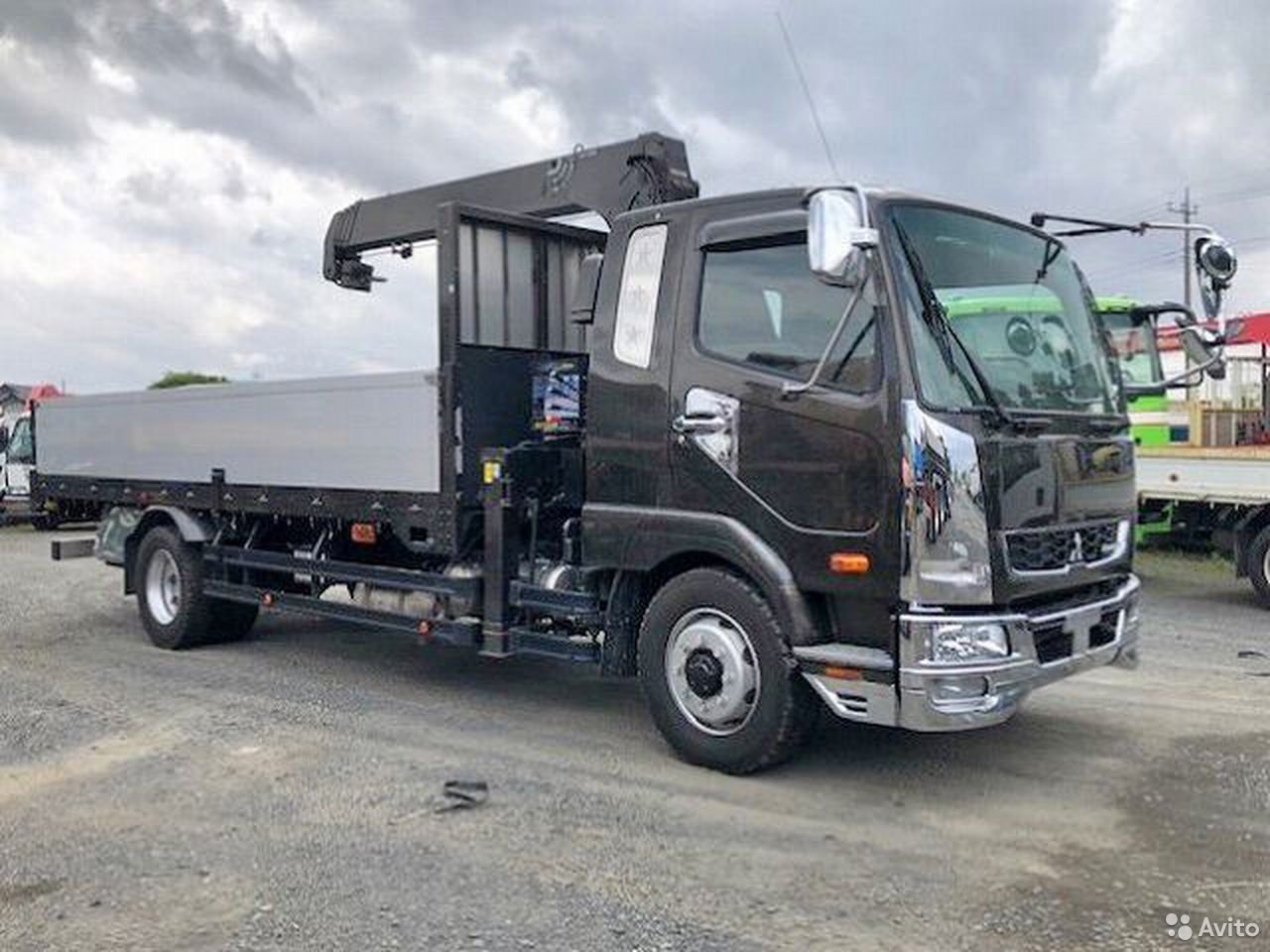 Бортовой грузовик с КМУ Mitsubishi Fuso Fighter