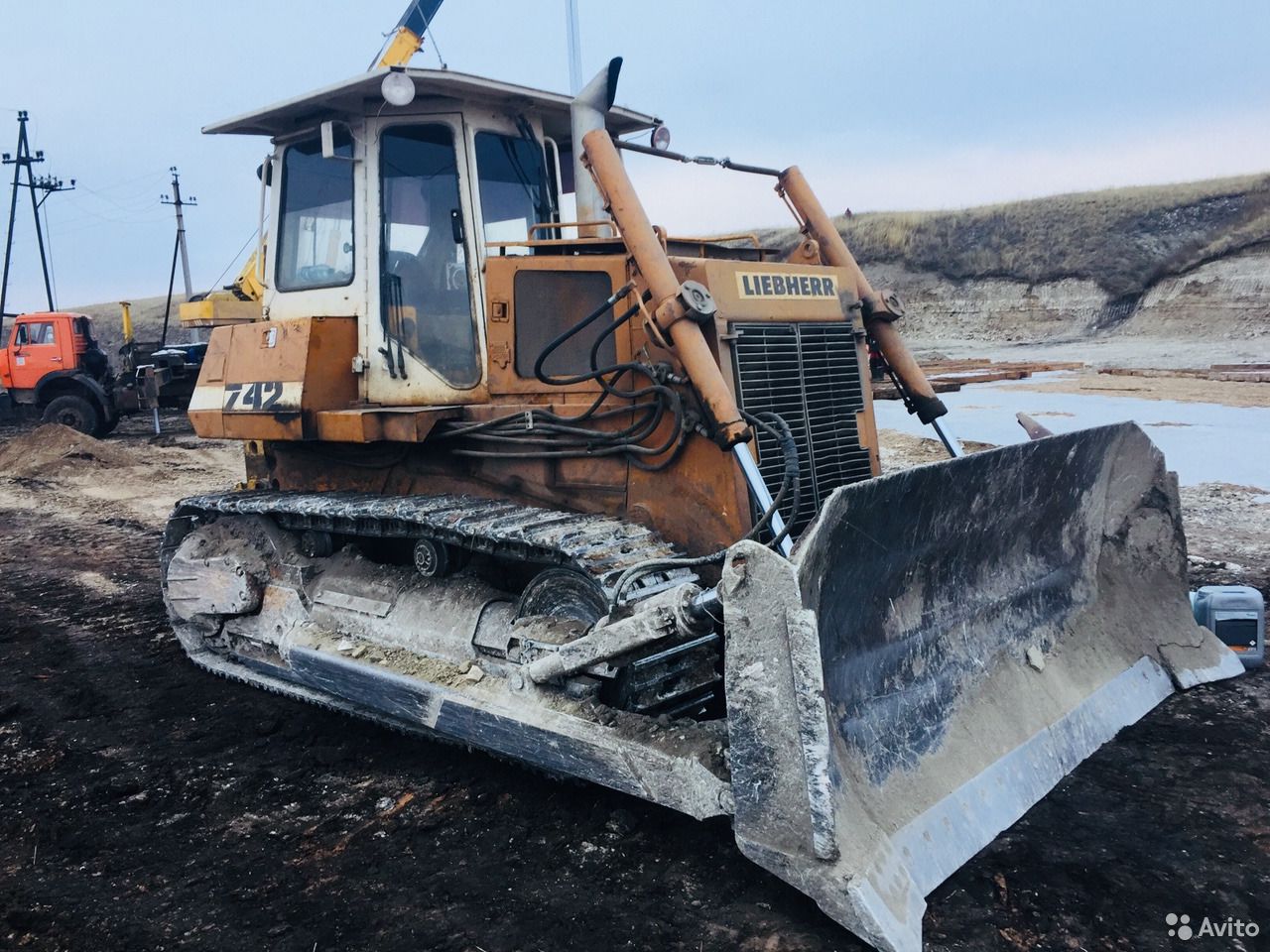 Гусеничный бульдозер Liebherr PR742
