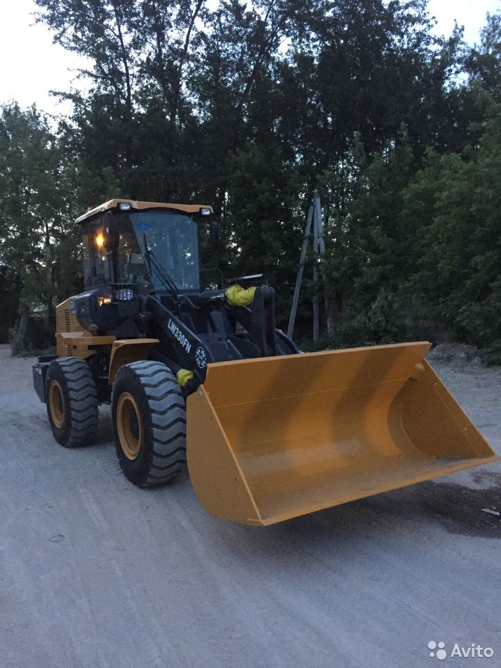 Фронтальный погрузчик XCMG LW300FN