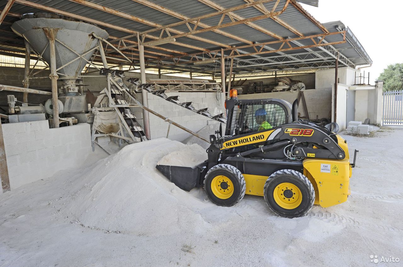 Мини-погрузчик New Holland L318
